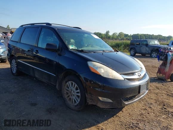 ✅ 2008 Toyota Sienna XLE • VIN: 5TDZK22C88S113644 • Lot: 43040691. Listed on IAAI with 300,948 mi. Free auction sales archive from the USA and detailed vehicle history report at DreamBid. Image 1.