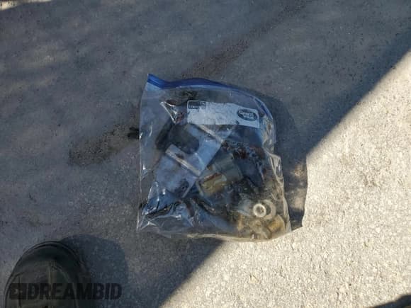 ✅ 2007 GMC Sierra 2500HD SLE1 • VIN: 1GTHK29U77E194327 • Лот: 48697575. Опубликован ранее на Copart с пробегом 263 004 миль. Бесплатный доступ к архиву аукционных продаж из США и подробный отчёт об истории автомобиля на DreamBid. Изображение 12.