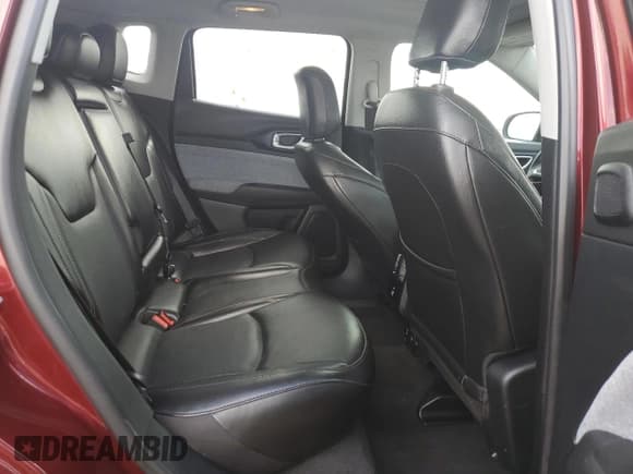 ✅ 2022 Jeep Compass Latitude Lux • VIN: 3C4NJDFB9NT208293 • Lot: 81429705. Wystawiony na Copart z przebiegiem 59 317 mil. Bezpłatny archiwum sprzedaży aukcyjnych z USA i szczegółowy raport historii pojazdu na DreamBid. Zdjęcie 11.