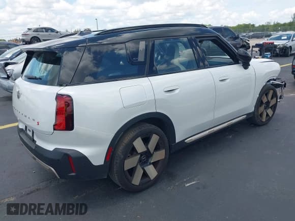 ✅ 2025 MINI Countryman S • VIN: WMZ23GA06S7R31166 • Лот: 42393335. Опубликован ранее на IAAI с пробегом 2 531 миль. Бесплатный доступ к архиву аукционных продаж из США и подробный отчёт об истории автомобиля на DreamBid. Изображение 4.