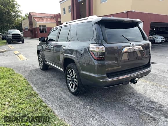 ✅ 2022 Toyota 4Runner Limited • VIN: JTEKU5JR5N5989894 • Lot: 87204665. Wystawiony na Copart z przebiegiem 98 075 mil. Bezpłatny archiwum sprzedaży aukcyjnych z USA i szczegółowy raport historii pojazdu na DreamBid. Zdjęcie 3.