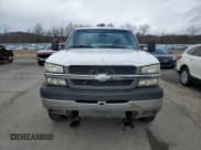 ✅ 2003 Chevrolet Silverado 2500HD Work Truck • VIN: 1GCHK24U33E337582 • Lot: 92349455. Wystawiony na Copart z przebiegiem 97 222 mil. Bezpłatny archiwum sprzedaży aukcyjnych z USA i szczegółowy raport historii pojazdu na DreamBid. Zdjęcie 5.