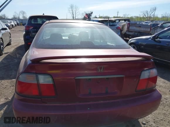 ✅ 1996 Honda Accord EX • VIN: 1HGCD725XTA029122 • Лот: 41860193. Опубликован ранее на IAAI с пробегом 301 004 миль. Бесплатный доступ к архиву аукционных продаж из США и подробный отчёт об истории автомобиля на DreamBid. Изображение 17.