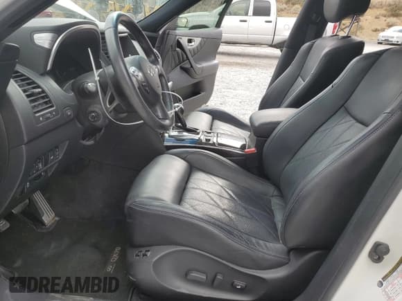 ✅ 2016 Infiniti QX70 • VIN: JN8CS1MW3GM750141 • Lot: 81958985. Wystawiony na Copart z przebiegiem 72 165 mil. Bezpłatny archiwum sprzedaży aukcyjnych z USA i szczegółowy raport historii pojazdu na DreamBid. Zdjęcie 7.