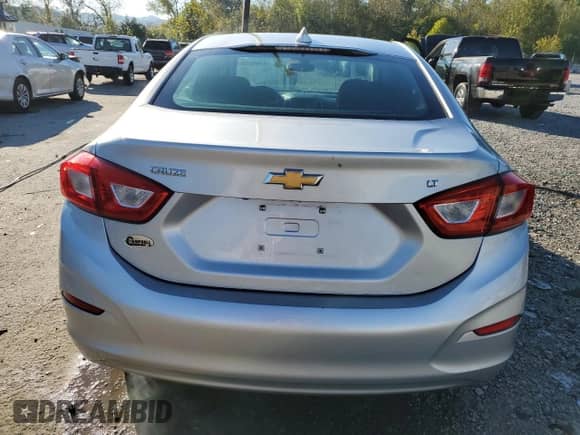 ✅ 2018 Chevrolet Cruze LT • VIN: 1G1BE5SM9J7213750 • Лот: 84999525. Опубликован ранее на Copart с пробегом 143 186 миль. Бесплатный доступ к архиву аукционных продаж из США и подробный отчёт об истории автомобиля на DreamBid. Изображение 6.