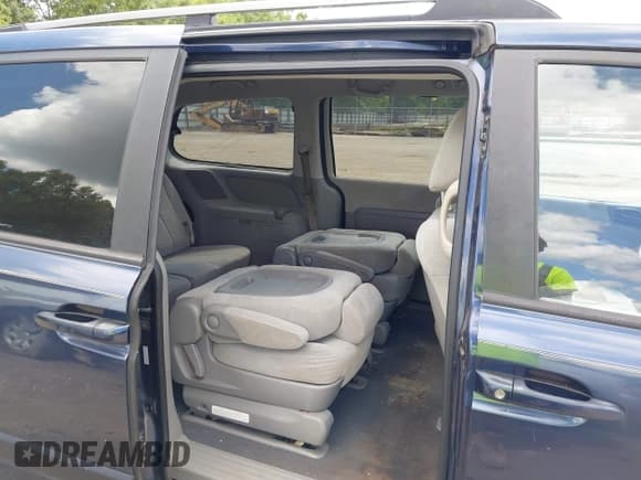 ✅ 2008 Kia Sedona LX • VIN: KNDMB233X86244194 • Lot: 42751986. Listed on IAAI with 197,353 mi. Free auction sales archive from the USA and detailed vehicle history report at DreamBid. Image 8.