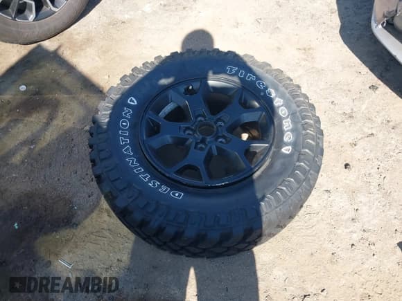 ✅ 2020 Jeep Wrangler Unlimited Black and Tan • VIN: 1C4HJXDGXLW219078 • Lot: 41783437. Wystawiony na IAAI z przebiegiem 59 137 mil. Bezpłatny archiwum sprzedaży aukcyjnych z USA i szczegółowy raport historii pojazdu na DreamBid. Zdjęcie 12.