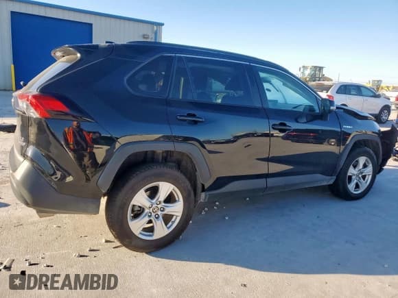 ✅ 2021 Toyota RAV4 Hybrid LE • VIN: 4T3MWRFV3MU017402 • Lot: 90910175. Listed on Copart with 43,959 mi. Free auction sales archive from the USA and detailed vehicle history report at DreamBid. Image 3.