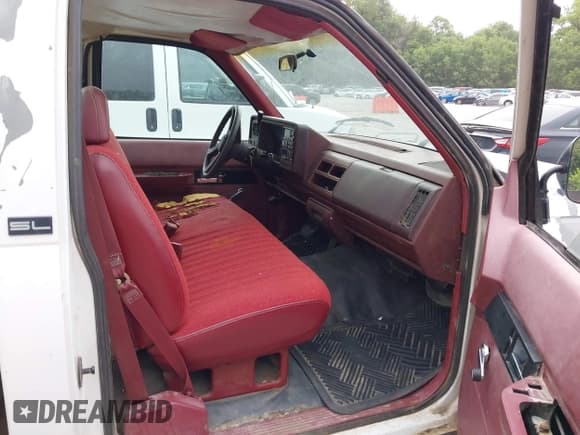 ✅ 1994 GMC Sierra 1500 • VIN: 1GTEC14ZXRZ521487 • Lot: 42499392. Wystawiony na IAAI z przebiegiem 249 618 mil. Bezpłatny archiwum sprzedaży aukcyjnych z USA i szczegółowy raport historii pojazdu na DreamBid. Zdjęcie 5.