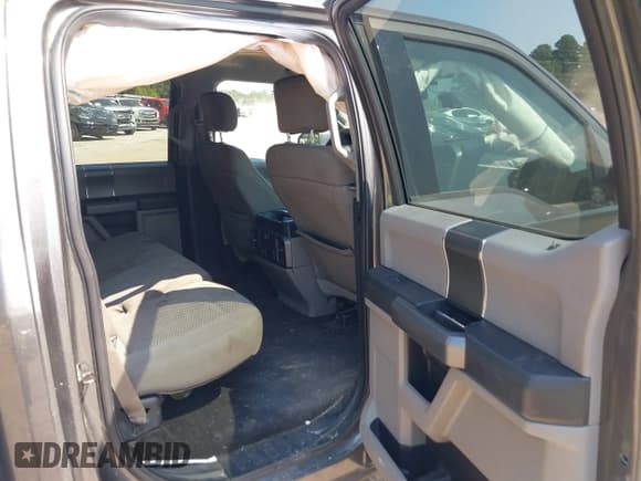 ✅ 2017 Ford F-150 XL • VIN: 1FTEW1CP7HKE10281 • Lot: 43227084. Wystawiony na IAAI z przebiegiem Nie podano. Bezpłatny archiwum sprzedaży aukcyjnych z USA i szczegółowy raport historii pojazdu na DreamBid. Zdjęcie 8.