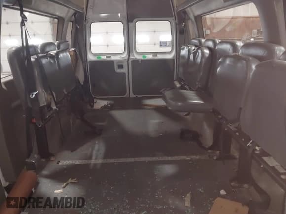 ✅ 2009 Ford Econoline Cargo Commercial • VIN: 1FTNS24W39DA38273 • Lot: 43615222. Wystawiony na IAAI z przebiegiem 74 198 mil. Bezpłatny archiwum sprzedaży aukcyjnych z USA i szczegółowy raport historii pojazdu na DreamBid. Zdjęcie 8.