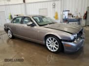 ✅ 2008 Jaguar XJ 8 LWB • VIN: SAJWA79BX8SH28580 • Лот: 53297425. Опубликован ранее на Copart с пробегом 111 664 миль. Бесплатный доступ к архиву аукционных продаж из США и подробный отчёт об истории автомобиля на DreamBid. Изображение 4.