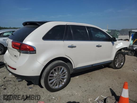 ✅ 2015 Lincoln MKX • VIN: 2LMDJ6JKXFBL24744 • Lot: 89516285. Wystawiony na Copart z przebiegiem Nie podano. Bezpłatny archiwum sprzedaży aukcyjnych z USA i szczegółowy raport historii pojazdu na DreamBid. Zdjęcie 3.