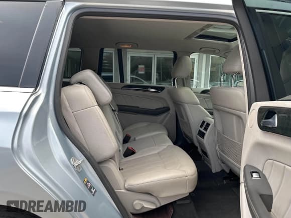 ✅ 2016 Mercedes-Benz GL 450 • VIN: 4JGDF6EEXGA660909 • Лот: 43485133. Опубликован ранее на IAAI с пробегом 240 658 миль. Бесплатный доступ к архиву аукционных продаж из США и подробный отчёт об истории автомобиля на DreamBid. Изображение 8.