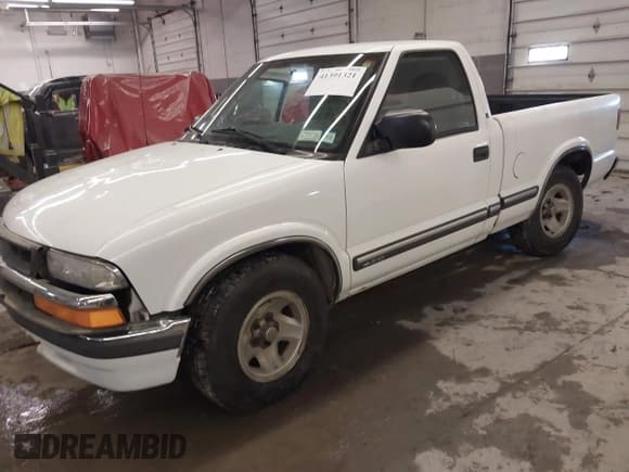 ✅ 2000 Chevrolet S-10 LS • VIN: 1GCCS144XYK137103 • Лот: 41391321. Опубликован ранее на IAAI с пробегом 128 146 миль. Бесплатный доступ к архиву аукционных продаж из США и подробный отчёт об истории автомобиля на DreamBid. Изображение 18.