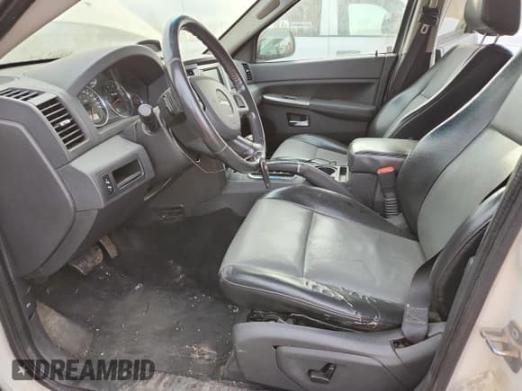 ✅ 2010 Jeep Grand Cherokee Laredo • VIN: 1J4PR4GK0AC124959 • Lot: 93464675. Wystawiony na Copart z przebiegiem 211 365 mil. Bezpłatny archiwum sprzedaży aukcyjnych z USA i szczegółowy raport historii pojazdu na DreamBid. Zdjęcie 7.