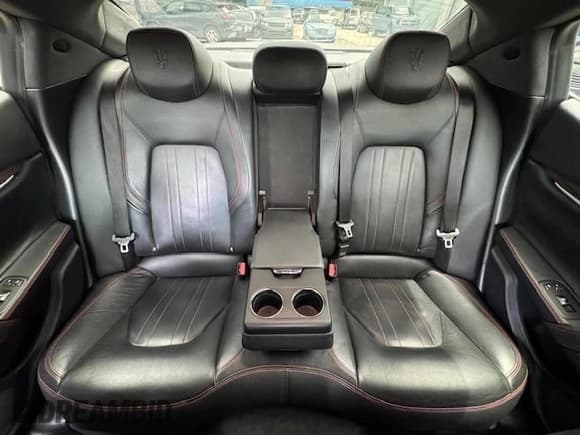 ✅ 2017 Maserati Ghibli S • VIN: ZAM57RSA3H1206281 • Lot: 86127005. Wystawiony na Copart z przebiegiem 69 326 mil. Bezpłatny archiwum sprzedaży aukcyjnych z USA i szczegółowy raport historii pojazdu na DreamBid. Zdjęcie 10.