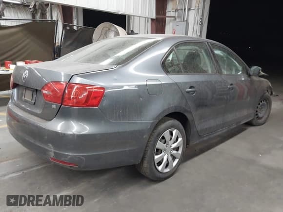 ✅ 2014 Volkswagen Jetta SE • VIN: 3VWD17AJ4EM222685 • Lot: 42820830. Wystawiony na IAAI z przebiegiem 132 493 mil. Bezpłatny archiwum sprzedaży aukcyjnych z USA i szczegółowy raport historii pojazdu na DreamBid. Zdjęcie 4.