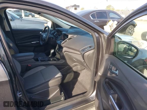 ✅ 2019 Ford Escape SE • VIN: 1FMCU0GDXKUB64423 • Lot: 43629993. Wystawiony na IAAI z przebiegiem 116 858 mil. Bezpłatny archiwum sprzedaży aukcyjnych z USA i szczegółowy raport historii pojazdu na DreamBid. Zdjęcie 5.