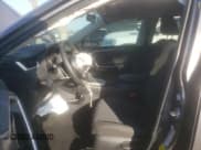 ✅ 2023 Toyota RAV4 LE • VIN: 2T3H1RFV9PW258448 • Lot: 91168065. Wystawiony na Copart z przebiegiem 36 340 mil. Bezpłatny archiwum sprzedaży aukcyjnych z USA i szczegółowy raport historii pojazdu na DreamBid. Zdjęcie 7.