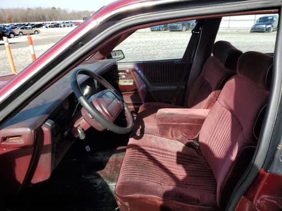 ✅ 1993 Buick Century Special • VIN: 3G4AG55N3PS615254 • Lot: 87226394. Wystawiony na Copart z przebiegiem 108 650 mil. Bezpłatny archiwum sprzedaży aukcyjnych z USA i szczegółowy raport historii pojazdu na DreamBid. Zdjęcie 7.