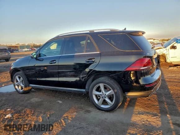 ✅ 2017 Mercedes-Benz GLE 350 • VIN: 4JGDA5HBXHA878165 • Lot: 93988775. Wystawiony na Copart z przebiegiem 142 878 mil. Bezpłatny archiwum sprzedaży aukcyjnych z USA i szczegółowy raport historii pojazdu na DreamBid. Zdjęcie 2.