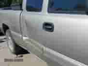 2003 Chevrolet Silverado 1500 LS z VIN 2GCEC19T031114668, wystawiony jako IAAI lot #43615495 z przebiegiem 84 458 mil mil oraz . Historia ofert i sprzedaży dostępna na DreamBid. Obrazek 12.