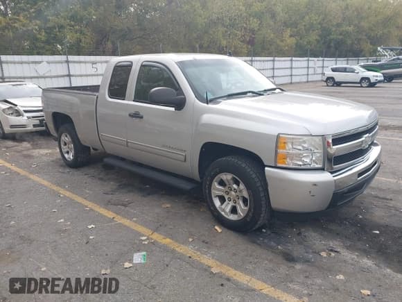 ✅ 2010 Chevrolet Silverado 1500 LS • VIN: 1GCSCREA0AZ144604 • Lot: 43461702. Listed on IAAI with 124,686 mi. Free auction sales archive from the USA and detailed vehicle history report at DreamBid. Image 1.