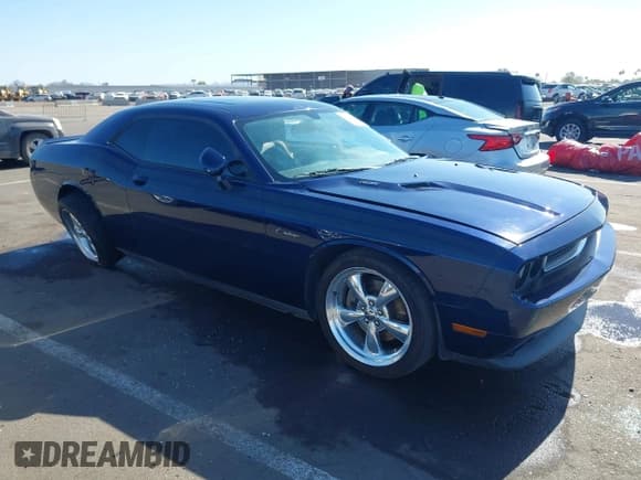 ✅ 2013 Dodge Challenger R/T Classic • VIN: 2C3CDYBT5DH611493 • Lot: 42227574. Wystawiony na IAAI z przebiegiem 76 907 mil. Bezpłatny archiwum sprzedaży aukcyjnych z USA i szczegółowy raport historii pojazdu na DreamBid. Zdjęcie 1.