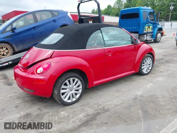 ✅ 2008 Volkswagen Beetle SE • VIN: 3VWRF31Y48M407840 • Lot: 42381696. Listed on IAAI with 148,892 mi. Free auction sales archive from the USA and detailed vehicle history report at DreamBid. Image 4.