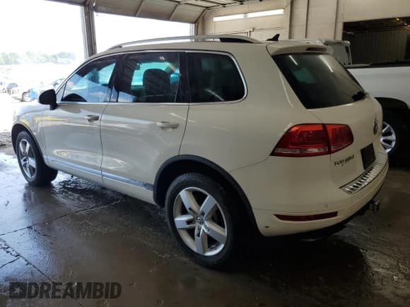 ✅ 2011 Volkswagen Touareg • VIN: WVGFG9BP1BD005350 • Лот: 58558055. Опубликован ранее на Copart с пробегом 137 982 миль. Бесплатный доступ к архиву аукционных продаж из США и подробный отчёт об истории автомобиля на DreamBid. Изображение 2.