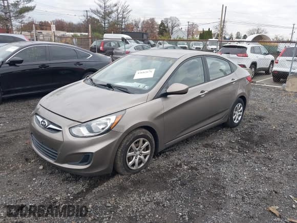 ✅ 2014 Hyundai Accent GLS • VIN: KMHCT4AE0EU686493 • Lot: 43682676. Wystawiony na IAAI z przebiegiem 119 173 mil. Bezpłatny archiwum sprzedaży aukcyjnych z USA i szczegółowy raport historii pojazdu na DreamBid. Zdjęcie 2.