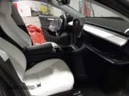 ✅ 2024 Tesla Model Y Performance • VIN: 7SAYGDEF1RF153247 • Lot: 42146823. Wystawiony na IAAI z przebiegiem 8 304 mil. Bezpłatny archiwum sprzedaży aukcyjnych z USA i szczegółowy raport historii pojazdu na DreamBid. Zdjęcie 5.