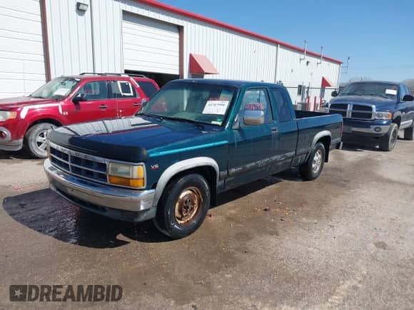 1995 Dodge Dakota z VIN 1B7GL23X3SS144109, wystawiony jako IAAI lot #41767996 z przebiegiem 204 670 mil mil oraz . Historia ofert i sprzedaży dostępna na DreamBid. Obrazek 2.