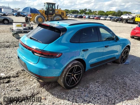 ✅ 2020 Porsche Macan • VIN: WP1AA2A5XLLB04715 • Lot: 85743985. Listed on Copart with 35,131 mi. Free auction sales archive from the USA and detailed vehicle history report at DreamBid. Image 3.