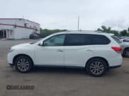 ✅ 2015 Nissan Pathfinder SL • VIN: 5N1AR2MM5FC705429 • Lot: 42678231. Wystawiony na IAAI z przebiegiem 162 526 mil. Bezpłatny archiwum sprzedaży aukcyjnych z USA i szczegółowy raport historii pojazdu na DreamBid. Zdjęcie 14.