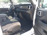 ✅ 2020 Jeep Wrangler Unlimited Sahara • VIN: 1C4HJXENXLW213228 • Lot: 43003558. Wystawiony na IAAI z przebiegiem 111 475 mil. Bezpłatny archiwum sprzedaży aukcyjnych z USA i szczegółowy raport historii pojazdu na DreamBid. Zdjęcie 5.