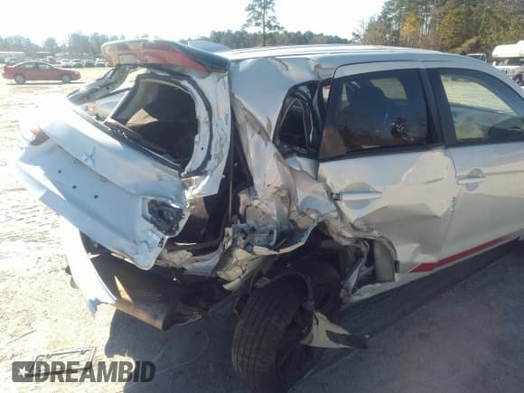 ✅ 2023 Mitsubishi Outlander ES • VIN: JA4ARUAU4PU009087 • Lot: 41311111. Wystawiony na IAAI z przebiegiem 30 456 mil. Bezpłatny archiwum sprzedaży aukcyjnych z USA i szczegółowy raport historii pojazdu na DreamBid. Zdjęcie 18.