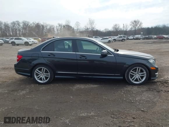 ✅ 2012 Mercedes-Benz C 300 Sport • VIN: WDDGF8BB9CA605486 • Лот: 43912450. Опубликован ранее на IAAI с пробегом 98 002 миль. Бесплатный доступ к архиву аукционных продаж из США и подробный отчёт об истории автомобиля на DreamBid. Изображение 12.