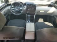 ✅ 2022 Hyundai Tucson SE • VIN: 5NMJACAE8NH033946 • Lot: 66390484. Wystawiony na Copart z przebiegiem 17 771 mil. Bezpłatny archiwum sprzedaży aukcyjnych z USA i szczegółowy raport historii pojazdu na DreamBid. Zdjęcie 8.