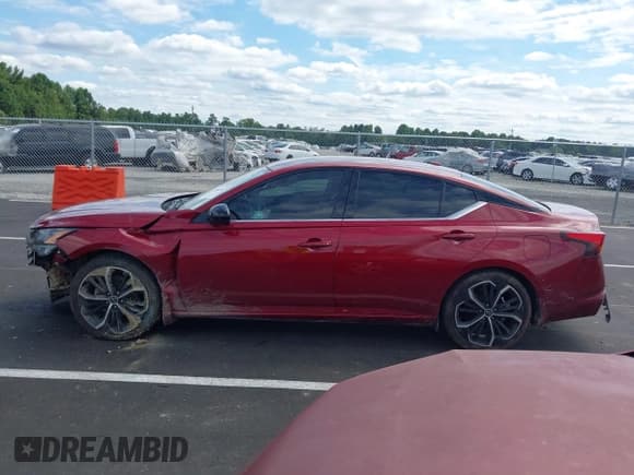 ✅ 2023 Nissan Altima SR • VIN: 1N4BL4CV1PN329808 • Lot: 43054681. Wystawiony na IAAI z przebiegiem 29 482 mil. Bezpłatny archiwum sprzedaży aukcyjnych z USA i szczegółowy raport historii pojazdu na DreamBid. Zdjęcie 15.