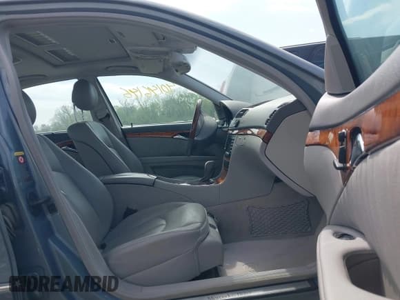 ✅ 2005 Mercedes-Benz E 320 CDI • VIN: WDBUF26J75A556690 • Lot: 40146146. Wystawiony na IAAI z przebiegiem Nie podano. Bezpłatny archiwum sprzedaży aukcyjnych z USA i szczegółowy raport historii pojazdu na DreamBid. Zdjęcie 5.