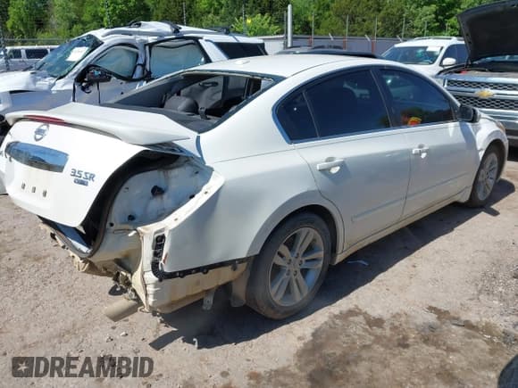 ✅ 2010 Nissan Altima SR • VIN: 1N4BL2AP3AN567031 • Lot: 42324108. Listed on IAAI with 179,978 mi. Free auction sales archive from the USA and detailed vehicle history report at DreamBid. Image 4.