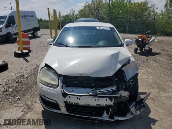 ✅ 2010 Volkswagen Jetta Limited Edition • VIN: 3VWAZ7AJ5AM116445 • Lot: 55918355. Wystawiony na Copart z przebiegiem 155 659 mil. Bezpłatny archiwum sprzedaży aukcyjnych z USA i szczegółowy raport historii pojazdu na DreamBid. Zdjęcie 5.