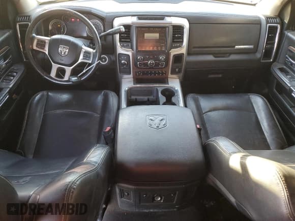 ✅ 2017 Ram 2500 Laramie • VIN: 3C6UR5FL2HG624810 • Lot: 84388204. Wystawiony na Copart z przebiegiem 183 617 mil. Bezpłatny archiwum sprzedaży aukcyjnych z USA i szczegółowy raport historii pojazdu na DreamBid. Zdjęcie 8.