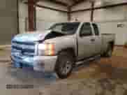 2010 Chevrolet Silverado 1500 LS z VIN 1GCSKREA5AZ228548, wystawiony jako Copart lot #69268985 z przebiegiem 158 018 mil mil oraz Czysty tytuł • Clean title. Historia ofert i sprzedaży dostępna na DreamBid. Obrazek 1.