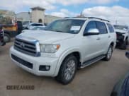 ✅ 2013 Toyota Sequoia Platinum • VIN: 5TDDW5G11DS090709 • Lot: 41487304. Wystawiony na IAAI z przebiegiem 195 297 mil. Bezpłatny archiwum sprzedaży aukcyjnych z USA i szczegółowy raport historii pojazdu na DreamBid. Zdjęcie 17.