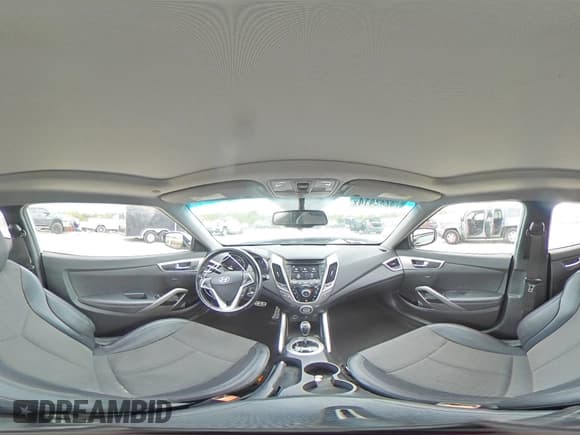 ✅ 2015 Hyundai Veloster • VIN: KMHTC6AD7FU233590 • Lot: 73232414. Wystawiony na Copart z przebiegiem 109 808 mil. Bezpłatny archiwum sprzedaży aukcyjnych z USA i szczegółowy raport historii pojazdu na DreamBid. Zdjęcie 13.