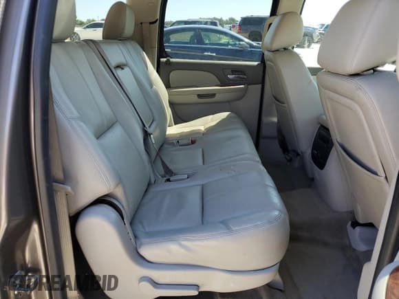 ✅ 2013 Chevrolet Suburban LT • VIN: 1GNSCJE00DR112837 • Lot: 71710965. Wystawiony na Copart z przebiegiem 136 008 mil. Bezpłatny archiwum sprzedaży aukcyjnych z USA i szczegółowy raport historii pojazdu na DreamBid. Zdjęcie 11.