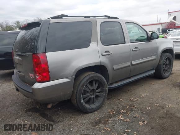✅ 2007 GMC Yukon SLT • VIN: 1GKFK13077R223457 • Lot: 43755761. Wystawiony na IAAI z przebiegiem Nie podano. Bezpłatny archiwum sprzedaży aukcyjnych z USA i szczegółowy raport historii pojazdu na DreamBid. Zdjęcie 4.